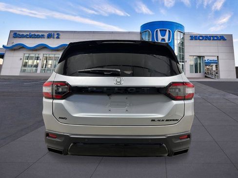 New 2026 Honda Pilot Black Edition image 4