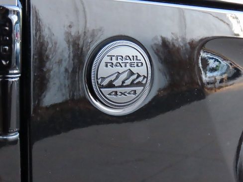 Used 2025 Jeep Gladiator Sport image 10