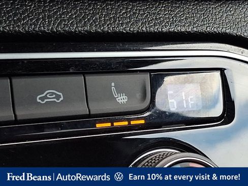 Certified 2022 Volkswagen Atlas Cross Sport SEL AWD/4WD image 31