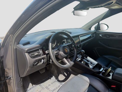 Used 2023 Porsche Macan image 7