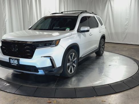 Used 2023 Honda Pilot Touring image 4