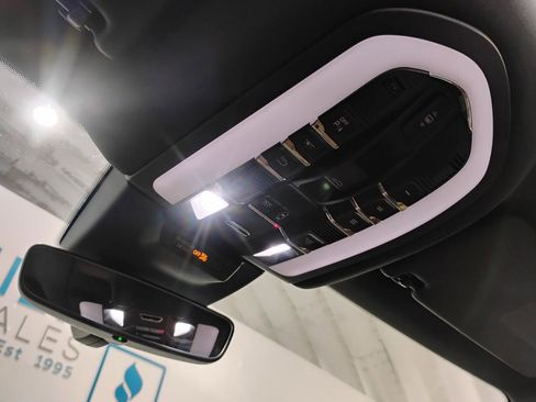 Used 2021 Porsche Macan image 26