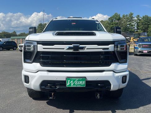 Used 2024 Chevrolet Silverado 2500 LTZ w/ LTZ Plus Package AWD/4WD image 2