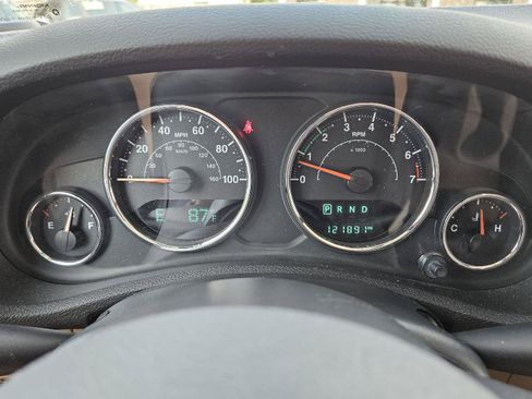 Used 2018 Jeep Wrangler Unlimited Rubicon w/ Connectivity Group AWD/4WD image 7