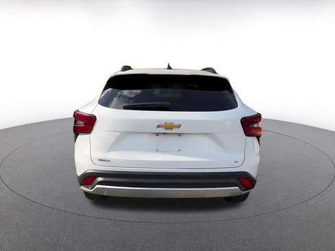 Used 2025 Chevrolet Trax LT FWD image 12