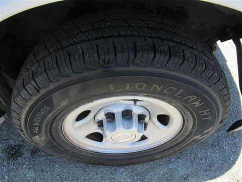 Used 2018 Chevrolet Express 2500 Extended image 26