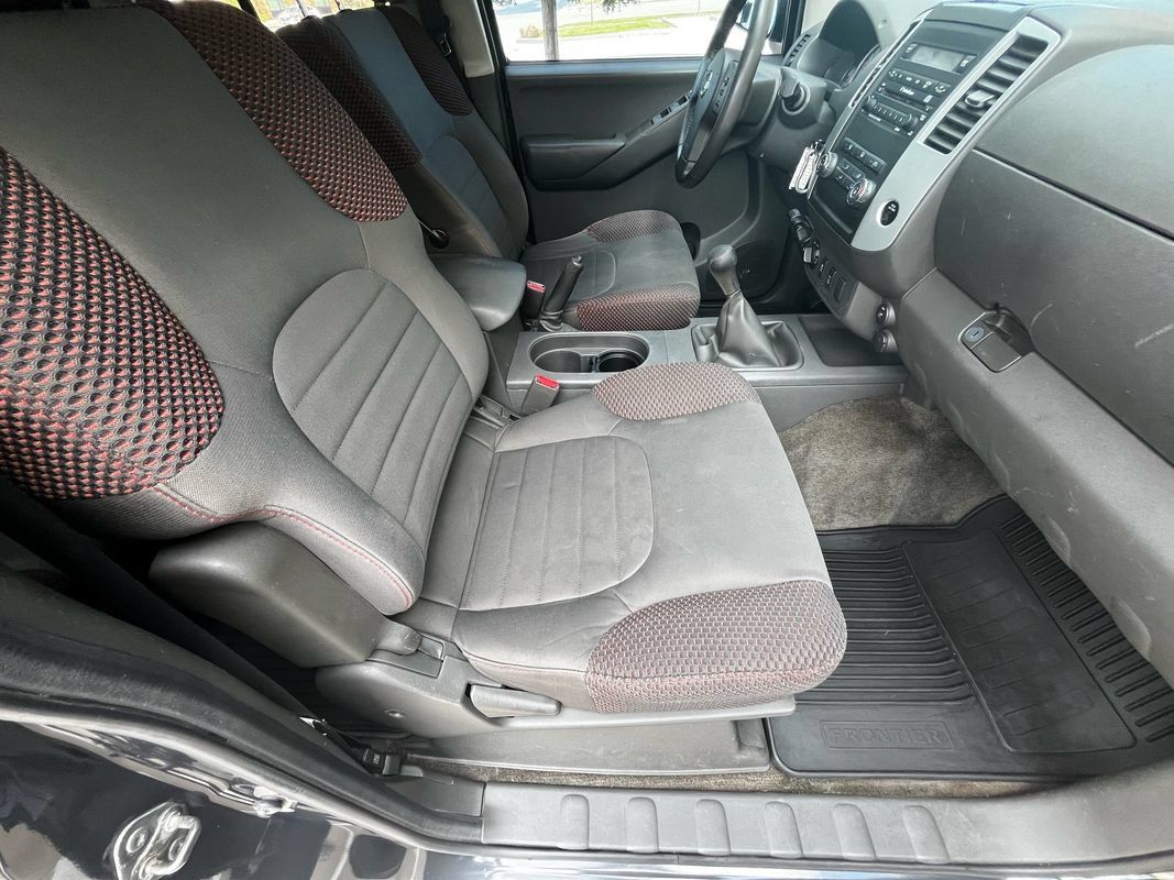 Used 2012 Nissan Frontier PRO-4X AWD/4WD image 24