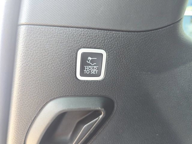 Used 2025 Jeep Grand Wagoneer 4WD image 14