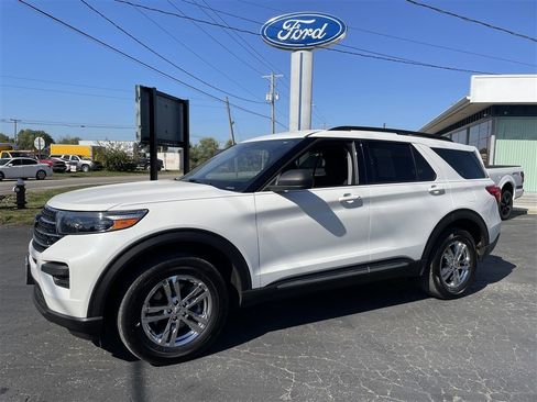 Used 2020 Ford Explorer XLT w/ Comfort Package image 2