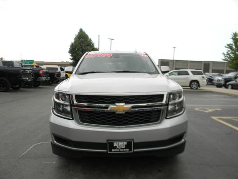 Used 2019 Chevrolet Suburban LT image 2