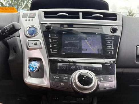 Used 2017 Toyota Prius V Four FWD image 8