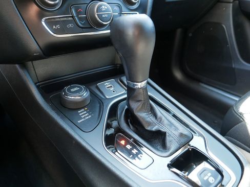 Used 2020 Jeep Cherokee Limited AWD/4WD image 24