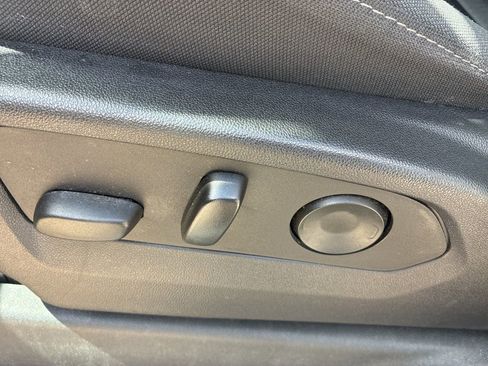 Used 2022 Chevrolet Silverado 1500 Custom Trail Boss w/ LPO, Dark Essentials Package image 7