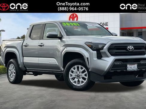Used 2025 Toyota Tacoma SR5 image 1