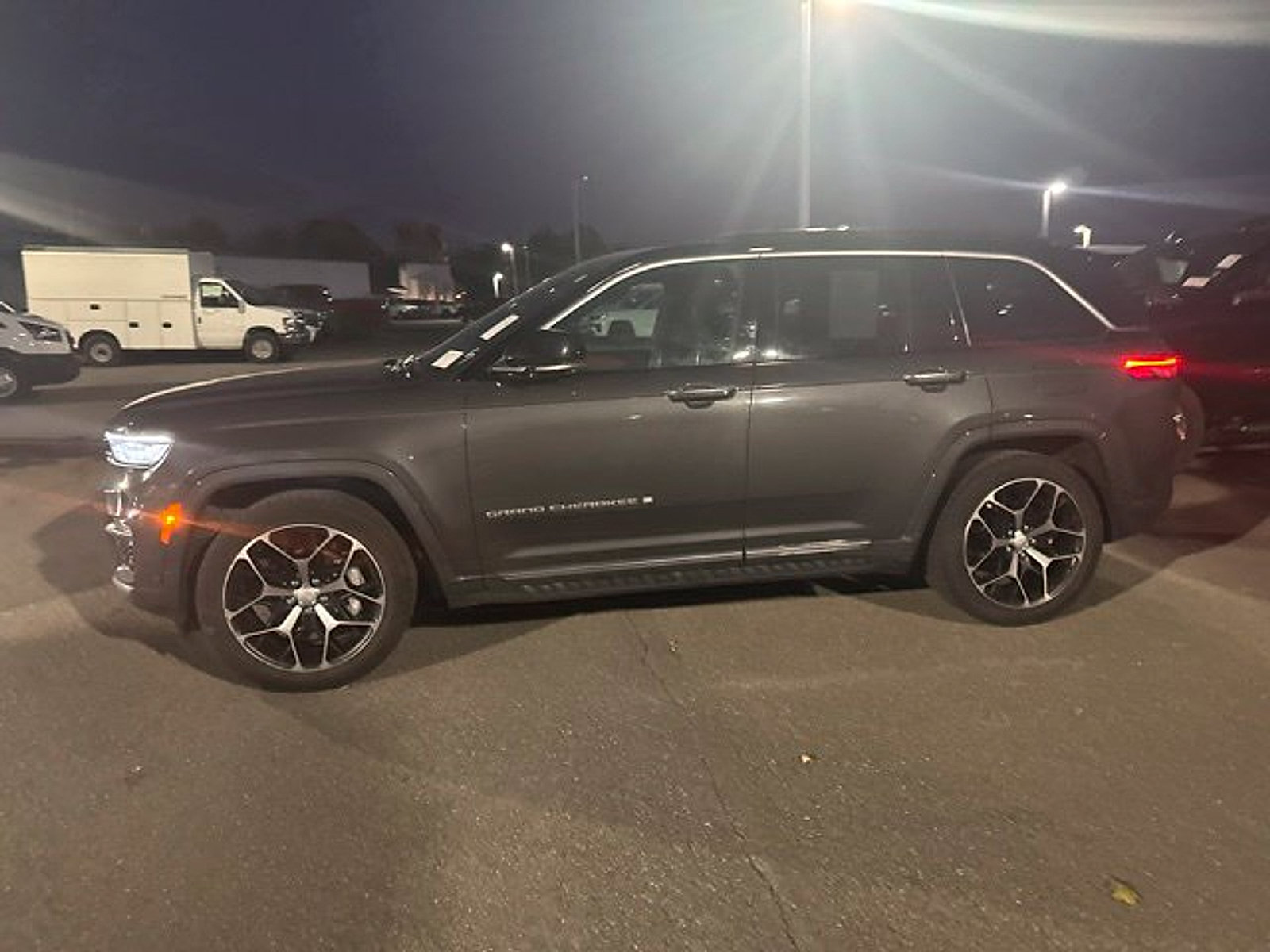 Used 2025 Jeep Grand Cherokee Summit AWD/4WD image 2