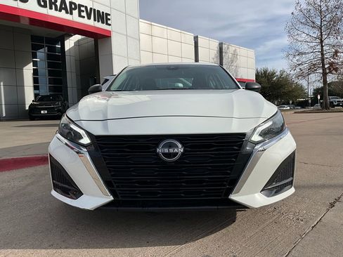 Used 2025 Nissan Altima 2.5 SV image 4