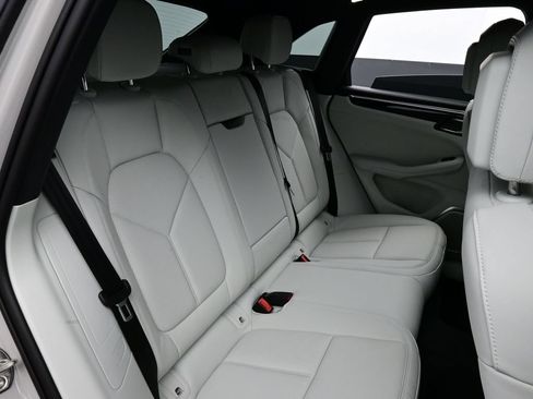 Certified 2026 Porsche Macan GTS AWD/4WD image 17