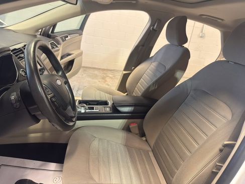 Used 2019 Ford Fusion SE image 14