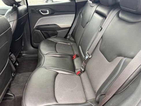 Used 2022 Jeep Compass Latitude w/ Sun and Sound Group FWD image 8