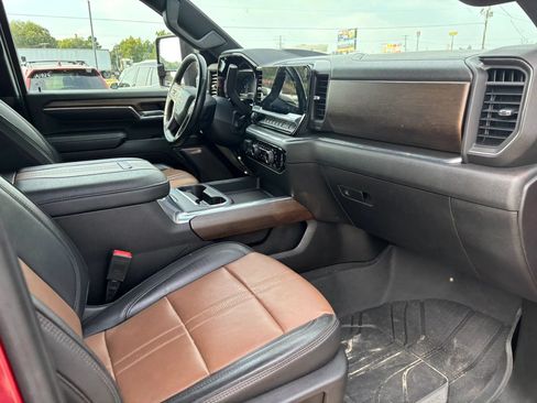 Used 2024 Chevrolet Silverado 2500 High Country w/ High Country Premium Package AWD/4WD image 19