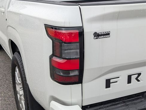 Used 2022 Nissan Frontier SV w/ SV Premium Package image 12