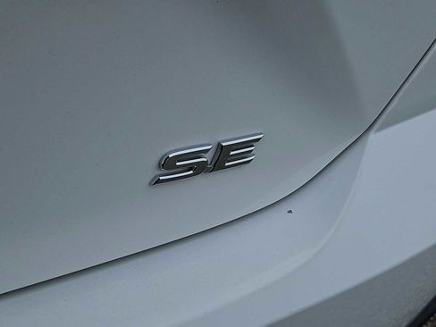 Used 2025 Toyota Camry SE image 12