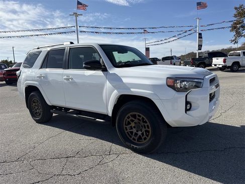 Used 2023 Toyota 4Runner 40th Anniversary SE image 8