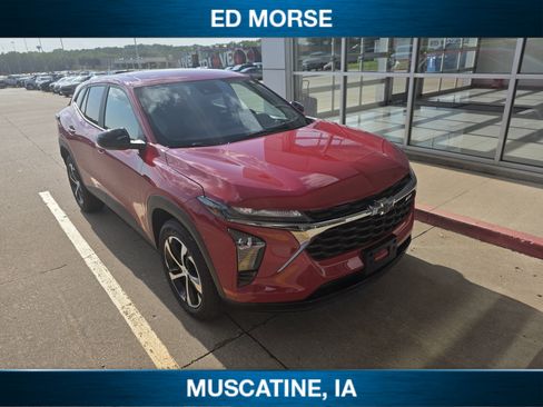 Used 2026 Chevrolet Trax RS w/ Driver Confidence Package FWD image 2