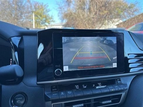 Used 2025 Toyota Camry SE w/ Convenience Package image 19