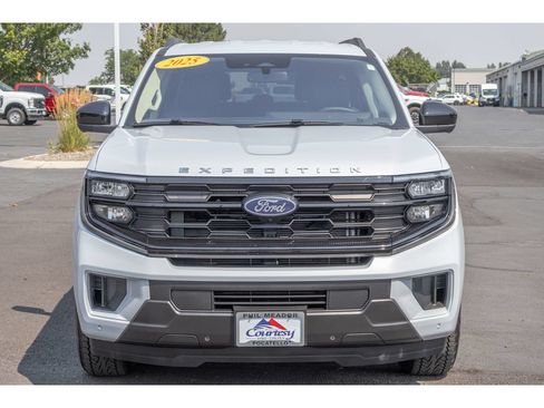 Used 2025 Ford Expedition Max Active AWD/4WD image 8