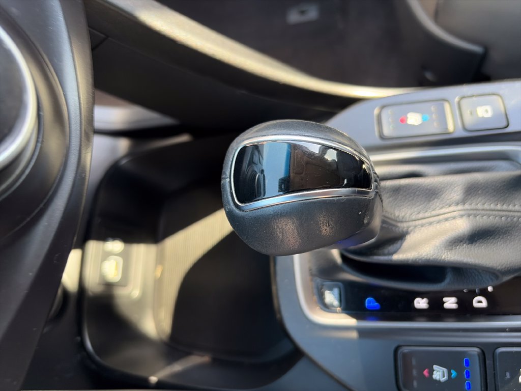 Used 2017 Hyundai Santa Fe AWD image 25