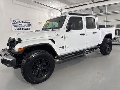 Used 2022 Jeep Gladiator Willys image 4