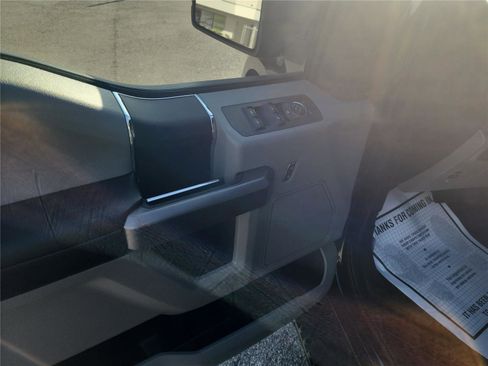 Used 2020 Ford F150 XLT image 12