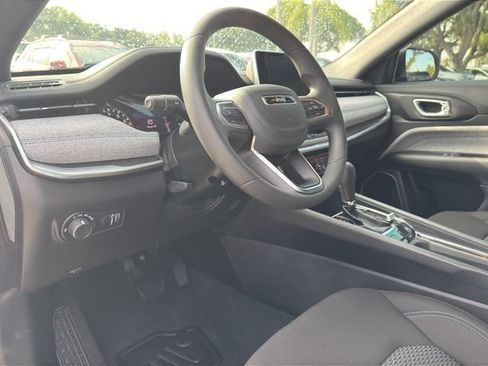 Used 2025 Jeep Compass Sport AWD/4WD image 13