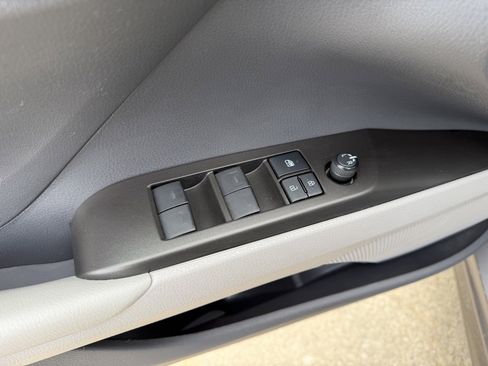 Used 2022 Toyota Camry SE image 10