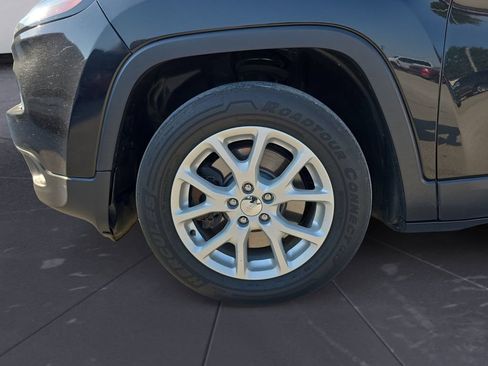 Used 2015 Jeep Cherokee Latitude FWD image 14