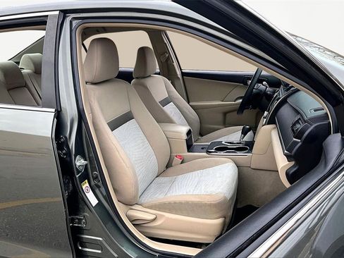 Used 2013 Toyota Camry XLE image 7