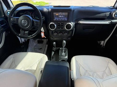 Used 2017 Jeep Wrangler Unlimited Sahara w/ Connectivity Group AWD/4WD image 13