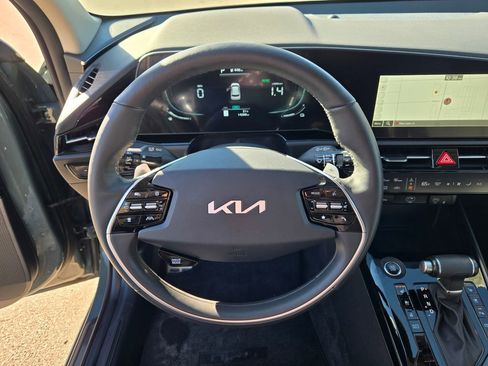 Used 2023 Kia Niro SX Touring image 43