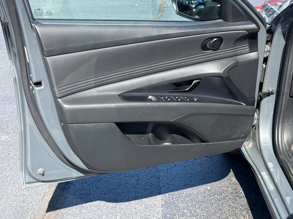 Used 2025 Hyundai Elantra Sport FWD image 13