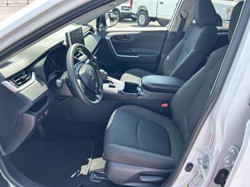 Used 2025 Toyota RAV4 LE AWD/4WD image 25