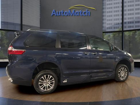Used 2019 Toyota Sienna XLE image 10