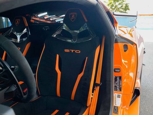 Used 2022 Lamborghini Huracan STO image 52