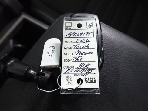 Used 2024 Toyota Tacoma TRD Off-Road image 31