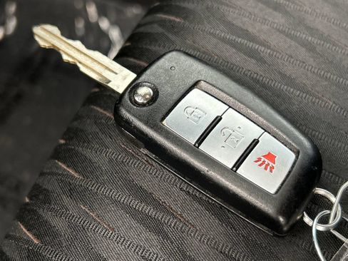 Used 2018 Nissan Rogue S AWD/4WD image 28