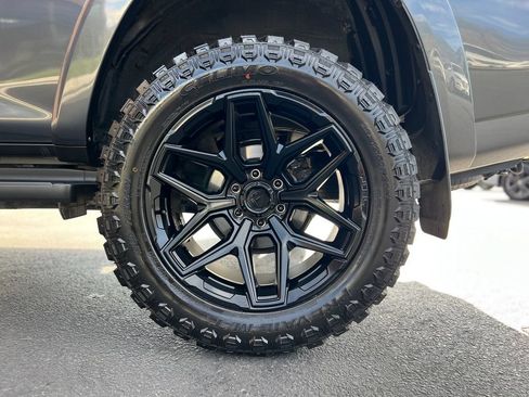 Used 2018 Toyota 4Runner SR5 Premium AWD/4WD image 32