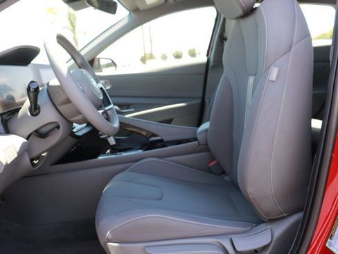 Used 2023 Hyundai Elantra SEL w/ Convenience Package FWD image 10