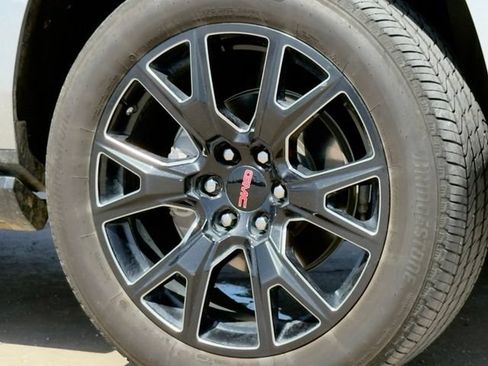 Used 2024 GMC Yukon Denali AWD/4WD image 11