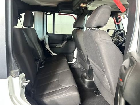 Used 2017 Jeep Wrangler Unlimited Willys image 27