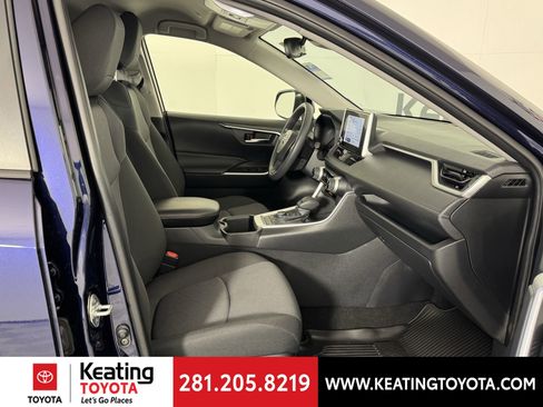 Used 2025 Toyota RAV4 XLE image 20